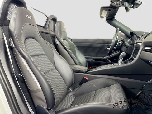 Used 2021 Porsche 718 Boxster RWD image 37
