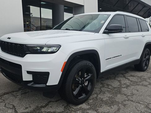 Used 2025 Jeep Grand Cherokee L Altitude AWD/4WD image 8