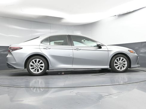 Certified 2021 Toyota Camry LE image 25
