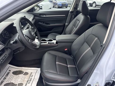 New 2025 Nissan Altima 2.5 SR image 15