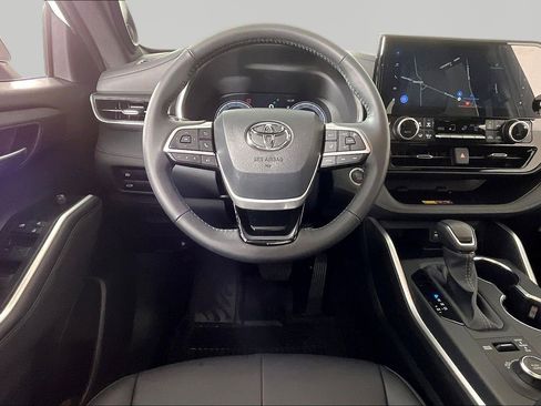 Used 2026 Toyota Highlander XSE AWD/4WD image 8