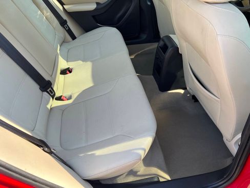 Used 2012 Volkswagen Jetta SE FWD image 12