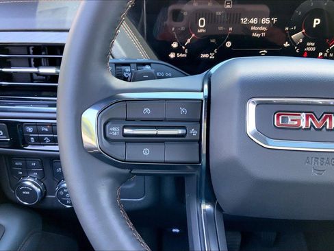 Used 2025 GMC Yukon XL AT4 w/ AT4 Premium Package AWD/4WD image 17