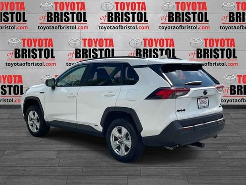 Used 2021 Toyota RAV4 LE image 5