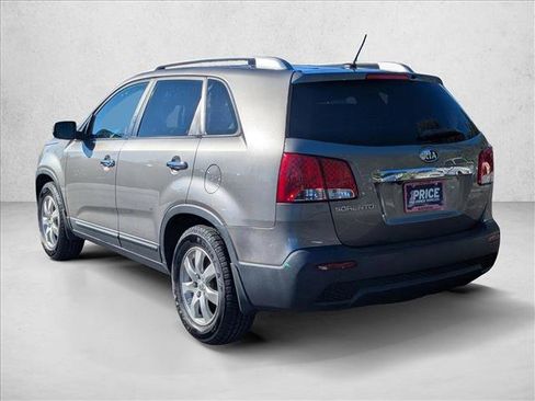 Used 2013 Kia Sorento LX w/ Convenience Pkg image 8