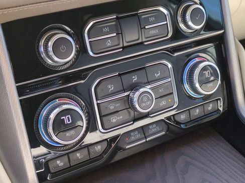 Used 2023 GMC Yukon Denali AWD/4WD image 19