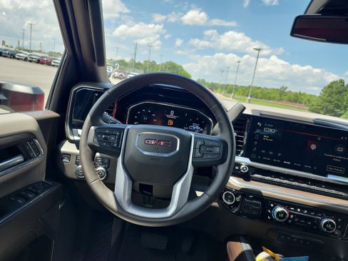 Used 2024 GMC Sierra 3500 SLT w/ SLT Convenience Package AWD/4WD image 18