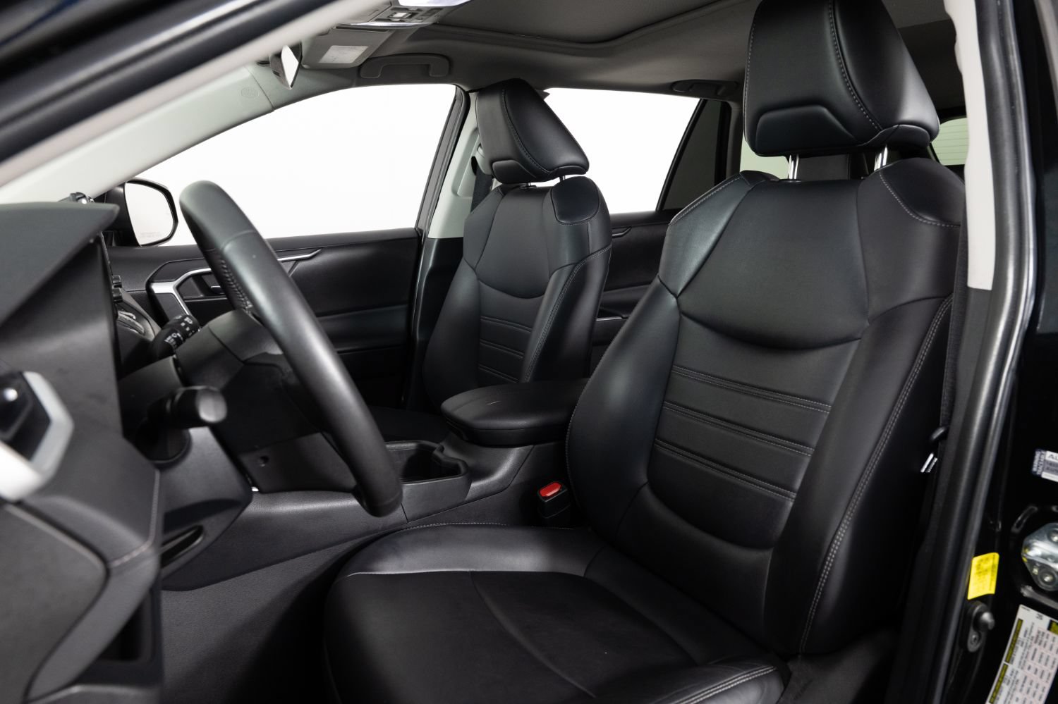 Used 2022 Toyota RAV4 XLE Premium AWD/4WD image 15
