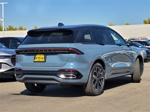 New 2026 Lincoln Nautilus Reserve image 4