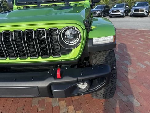 Used 2025 Jeep Wrangler Unlimited Rubicon AWD/4WD image 24