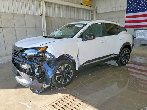 Used 2026 Nissan Kicks SV AWD/4WD image 2