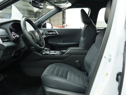 New 2026 Mitsubishi Outlander LE FWD image 6