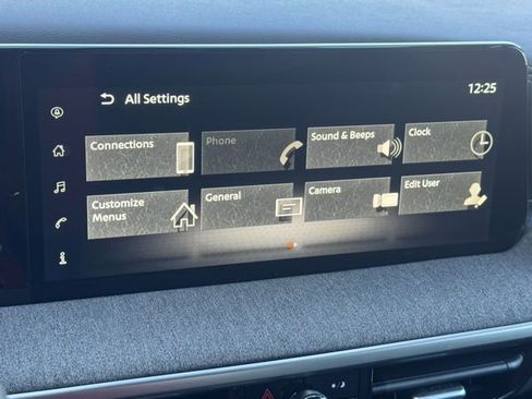 Certified 2025 Nissan Kicks SV image 32