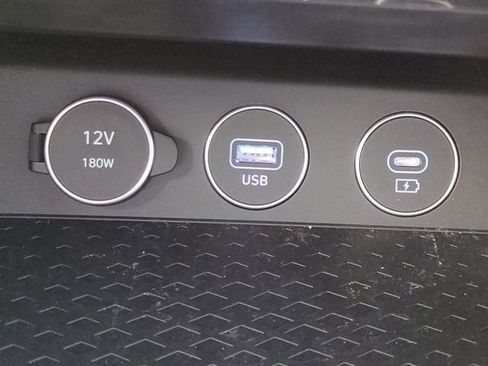 Certified 2025 Genesis G70 2.5T image 20