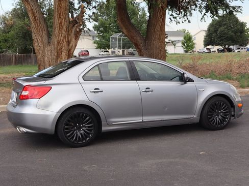 Used 2011 Suzuki Kizashi SE AWD/4WD image 4
