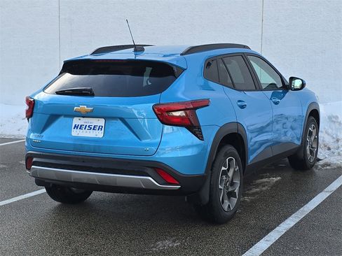 Used 2025 Chevrolet Trax LT w/ Driver Confidence Package image 13