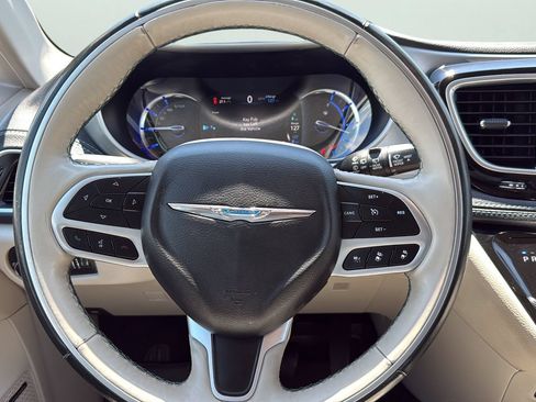 Used 2018 Chrysler Pacifica Limited w/ Advanced Safetytec Group FWD image 14