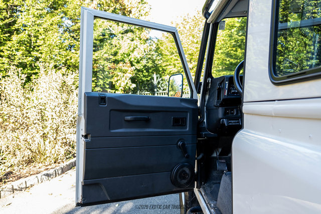 Used 1995 Land Rover Defender 90 AWD/4WD image 32