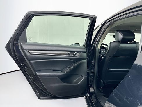 Used 2018 Honda Accord Touring image 27