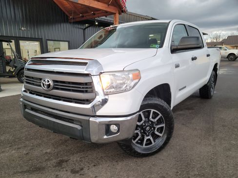 Used 2015 Toyota Tundra SR5 image 1