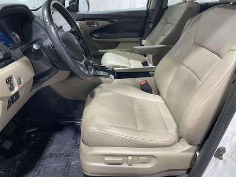 Used 2022 Honda Pilot Touring image 17