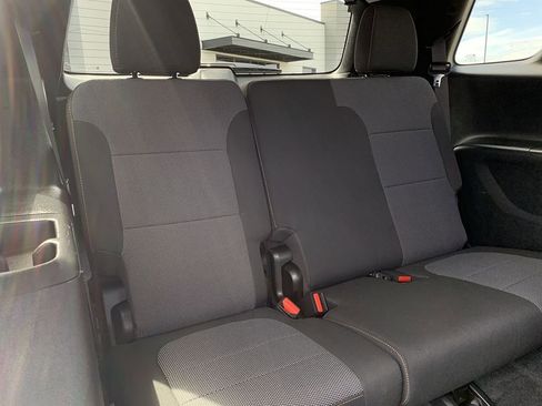 Used 2020 Chevrolet Traverse LT image 24