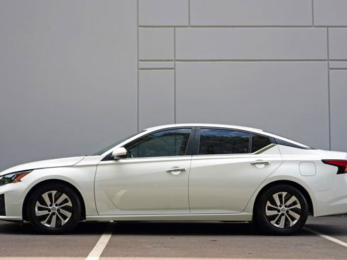 Used 2023 Nissan Altima 2.5 S FWD image 8