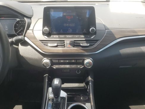 Used 2024 Nissan Altima 2.5 SV FWD image 10