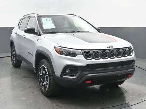 Used 2024 Jeep Compass Trailhawk w/ Sun and Sound Group AWD/4WD image 8