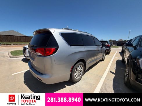 Used 2021 Chrysler Voyager Lxi FWD image 2