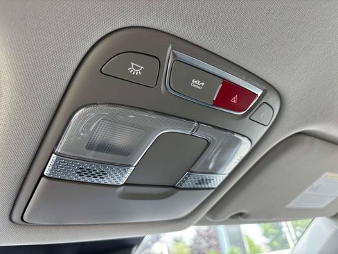 Used 2025 Kia Telluride LX FWD image 32