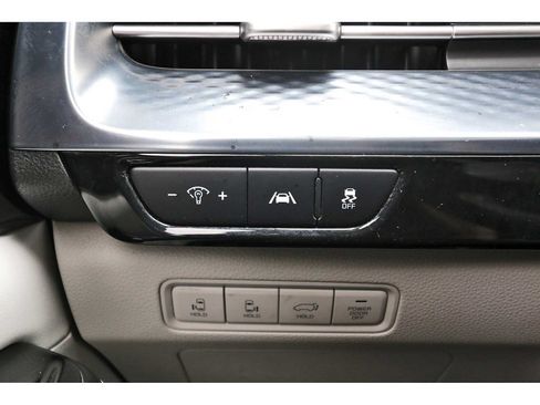 Used 2023 Kia Carnival SX Prestige FWD image 18