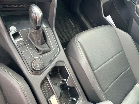 Used 2020 Volkswagen Tiguan SEL AWD/4WD image 30
