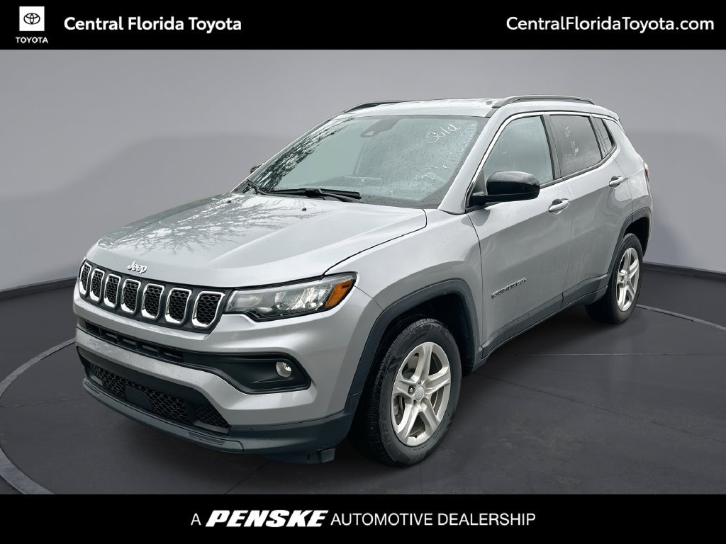 Used 2024 Jeep Compass Latitude AWD/4WD image 1
