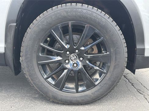 Used 2019 Toyota Highlander SE AWD/4WD image 28