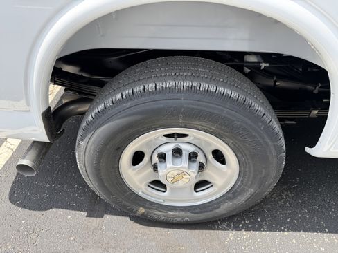 New 2026 Chevrolet Express 3500 Extended RWD image 8