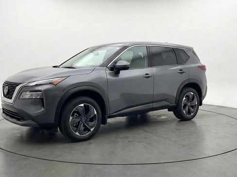 Used 2025 Nissan Rogue SV image 3