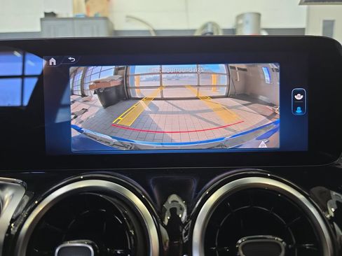 Used 2026 Mercedes-Benz GLB 250 image 25
