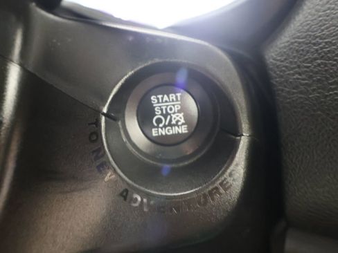 Used 2018 Jeep Renegade Altitude FWD image 33