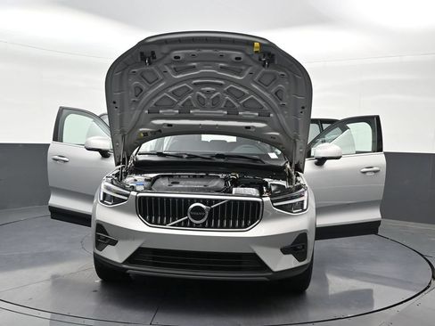 Used 2023 Volvo XC40 B5 Plus AWD/4WD image 38