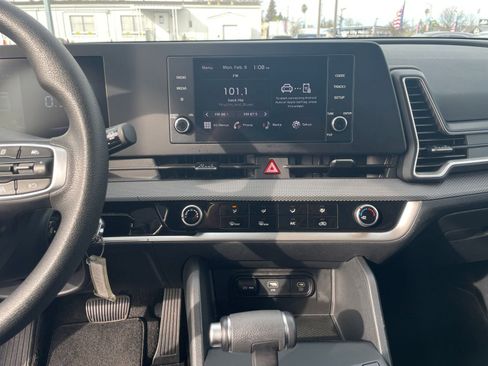 Used 2025 Kia Sportage LX image 17