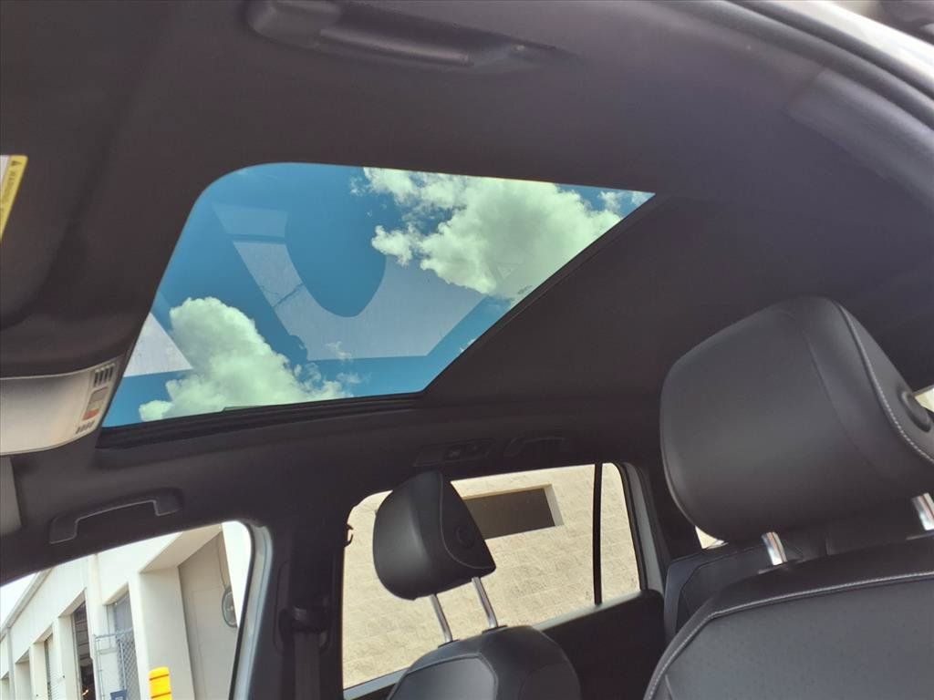 Used 2023 Volkswagen Tiguan SE R-Line FWD image 21