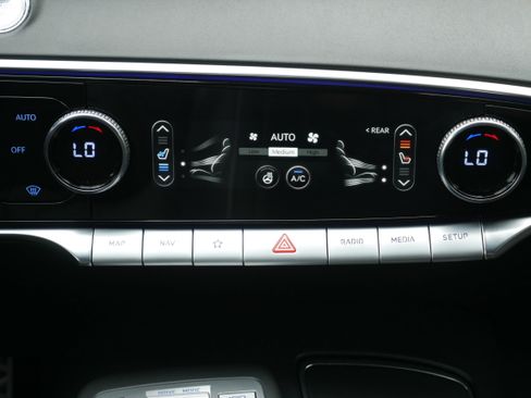 Certified 2024 Genesis GV70 2.5T w/ Sport Prestige Package image 20