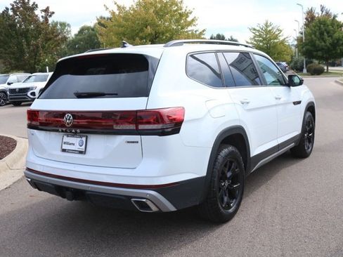 Used 2025 Volkswagen Atlas Peak Edition SE image 3