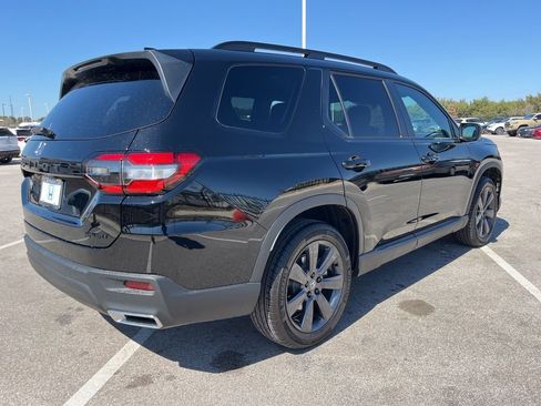 Certified 2025 Honda Pilot Sport image 4