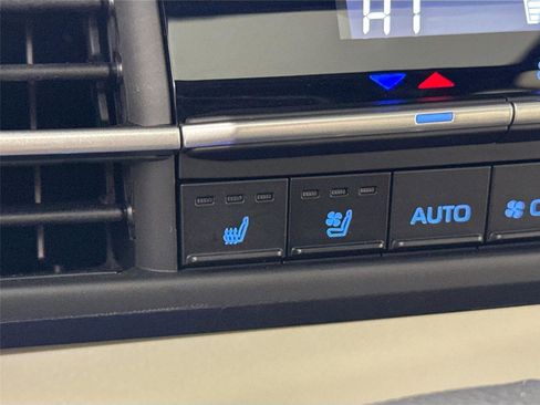 Certified 2023 Toyota Sienna Limited image 30