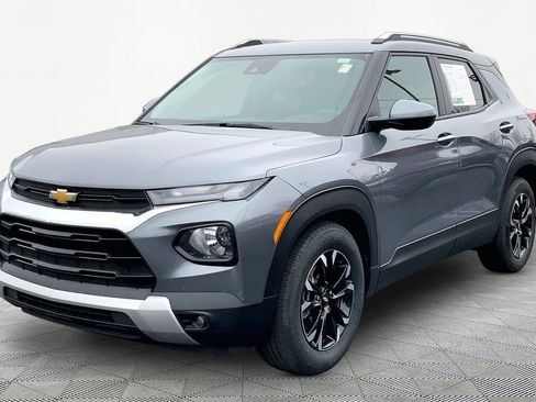 Used 2022 Chevrolet TrailBlazer LT w/ Convenience Package image 3