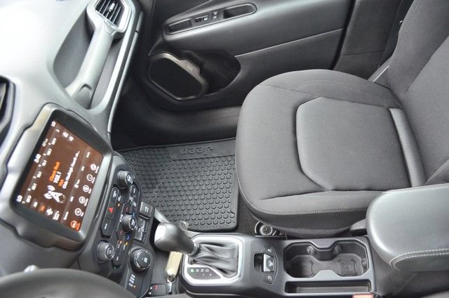 Used 2023 Jeep Renegade Latitude AWD/4WD image 25