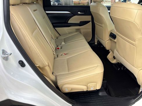 Used 2019 Toyota Highlander XLE image 19