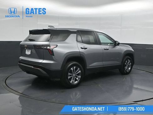 Used 2025 Chevrolet Equinox LT AWD/4WD image 2